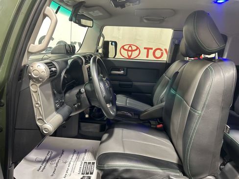 Used 2014 Toyota FJ Cruiser 4WD image 25