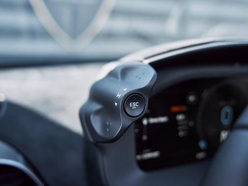 Used 2025 McLaren Artura Spider image 62