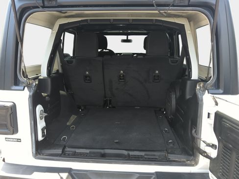 Used 2021 Jeep Wrangler Unlimited Sahara AWD/4WD image 10