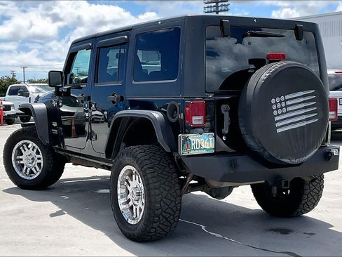 Used 2013 Jeep Wrangler Unlimited Sahara w/ Connectivity Group AWD/4WD image 4