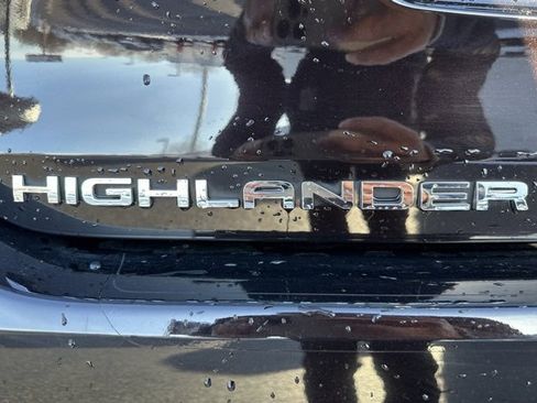 Used 2022 Toyota Highlander XLE image 8