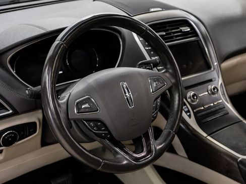 Used 2017 Lincoln MKX Reserve w/ Lincoln MKX Climate Package FWD image 16