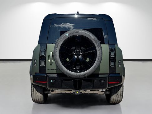 New 2026 Land Rover Defender 110 X-Dynamic SE image 4
