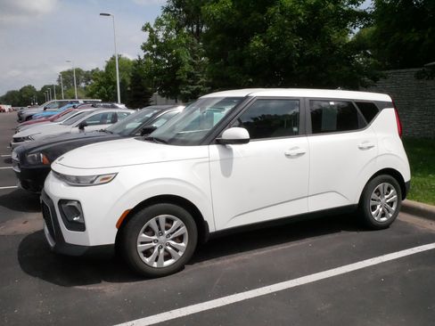 Used 2020 Kia Soul LX FWD image 3