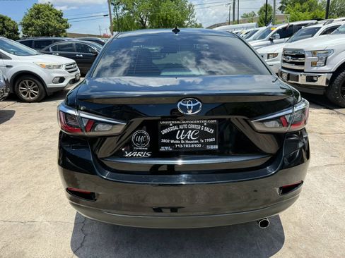 Used 2019 Toyota Yaris LE FWD image 6