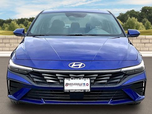 Used 2025 Hyundai Elantra SEL image 3
