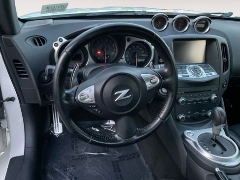 Used 2020 Nissan 370Z Touring Sport image 17