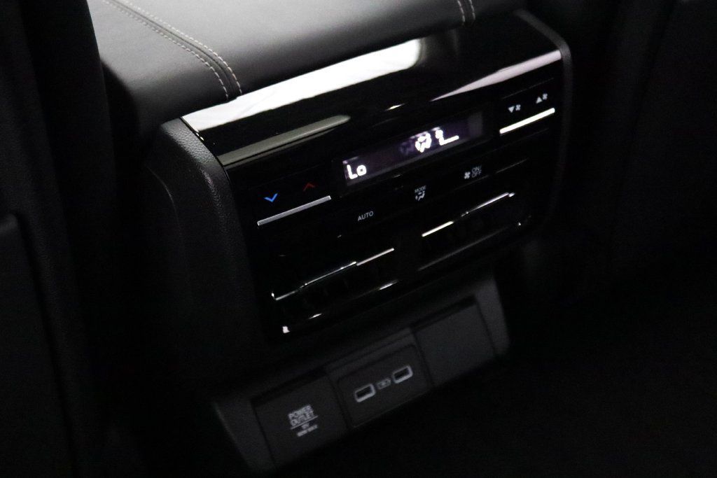 Used 2024 Acura MDX w/ Technology Package AWD/4WD image 11