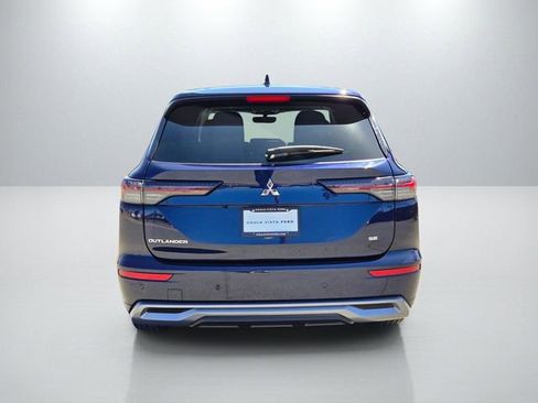 Used 2025 Mitsubishi Outlander SE image 8
