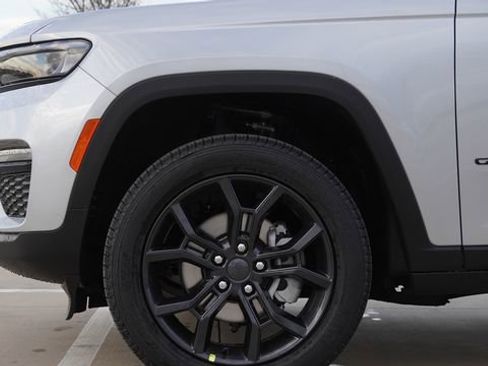 New 2025 Jeep Grand Cherokee Limited AWD/4WD image 5