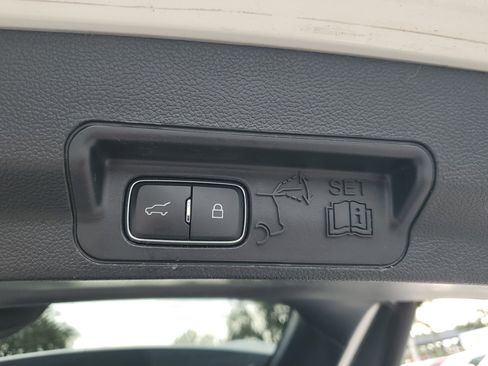 Used 2020 Ford Explorer Platinum w/ Premium Technology Package image 10