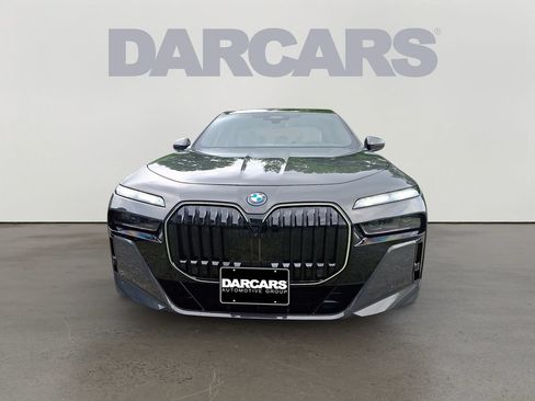Used 2025 BMW 750e xDrive w/ Executive Package AWD/4WD image 2