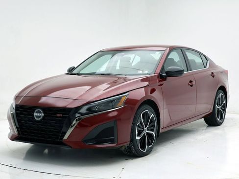 Used 2025 Nissan Altima 2.5 SR AWD/4WD image 2