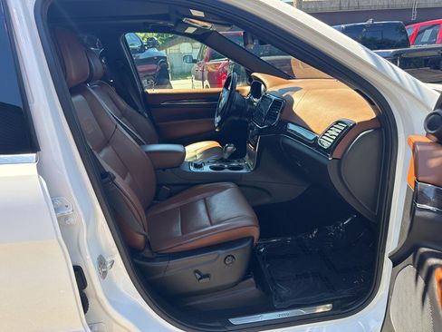 Used 2020 Jeep Grand Cherokee Overland AWD/4WD image 37