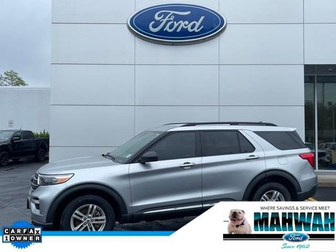 Used 2022 Ford Explorer XLT w/ Equipment Group 202A image 2