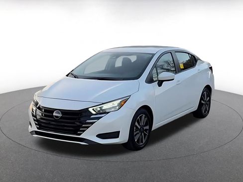 Used 2025 Nissan Versa SV image 7