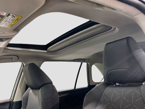 Used 2019 Toyota RAV4 XLE w/ Convenience Package FWD image 18