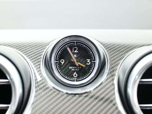 Used 2019 Bentley Bentayga image 31