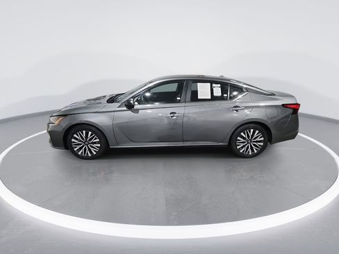 Used 2024 Nissan Altima 2.5 SV image 5