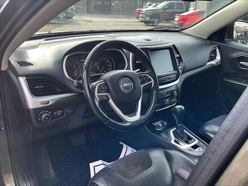 Used 2015 Jeep Cherokee Trailhawk w/ Comfort/Convenience Group AWD/4WD image 16
