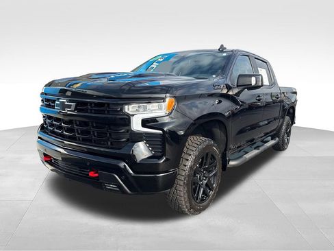 Used 2025 Chevrolet Silverado 1500 LT Trail Boss w/ LT Trail Boss Premium Package AWD/4WD image 2