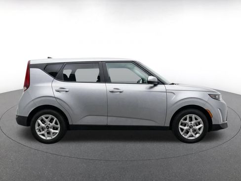 Used 2025 Kia Soul LX w/ LX Technology Package FWD image 14