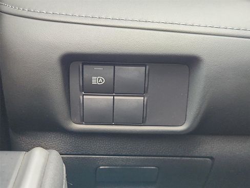 Used 2022 Toyota Highlander L FWD image 17