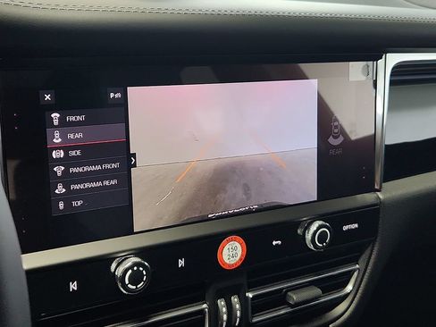Certified 2026 Porsche Macan AWD/4WD image 18