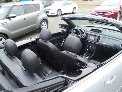 Used 2013 Volkswagen Beetle 2.0T FWD image 6