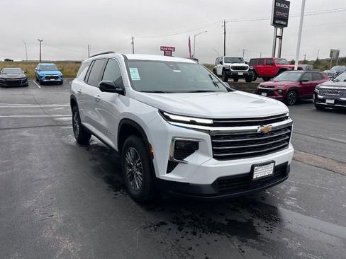 New 2026 Chevrolet Traverse LT w/ Driver Confidence Package image 4