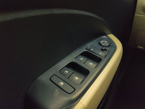 Used 2021 Hyundai Venue FWD image 27