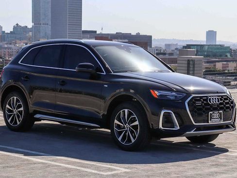 Used 2023 Audi Q5 2.0T Premium Plus w/ Premium Plus Package AWD/4WD image 3