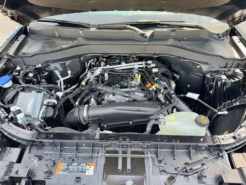 Used 2025 Ford Explorer Active w/ Active Comfort Package AWD/4WD image 33