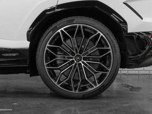 Used 2025 Lamborghini Urus SE image 9