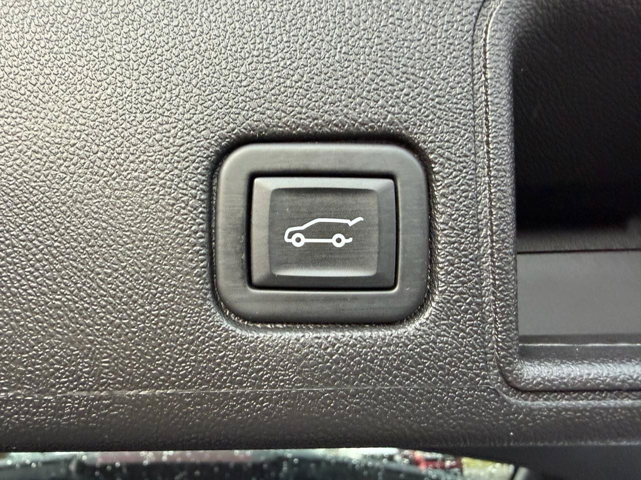 Used 2024 GMC Terrain AT4 w/ Infotainment Package II AWD/4WD image 7