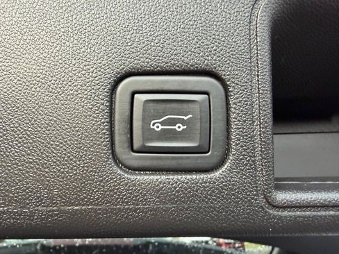 Used 2024 GMC Terrain AT4 w/ Infotainment Package II AWD/4WD image 7