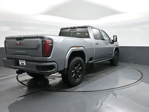 Used 2024 GMC Sierra 2500 AT4 w/ Technology Package AWD/4WD image 4