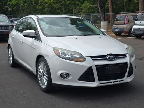 Used 2014 Ford Focus Titanium FWD image 2