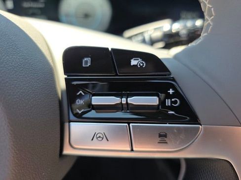 Certified 2025 Hyundai Elantra SEL image 7