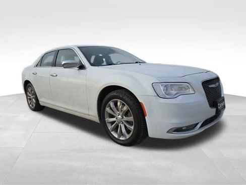 Used 2019 Chrysler 300 Limited image 1