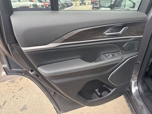 New 2026 Jeep Grand Cherokee Limited image 25