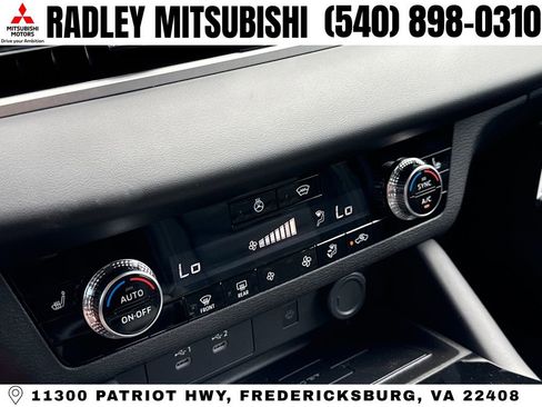 New 2026 Mitsubishi Outlander SE image 10