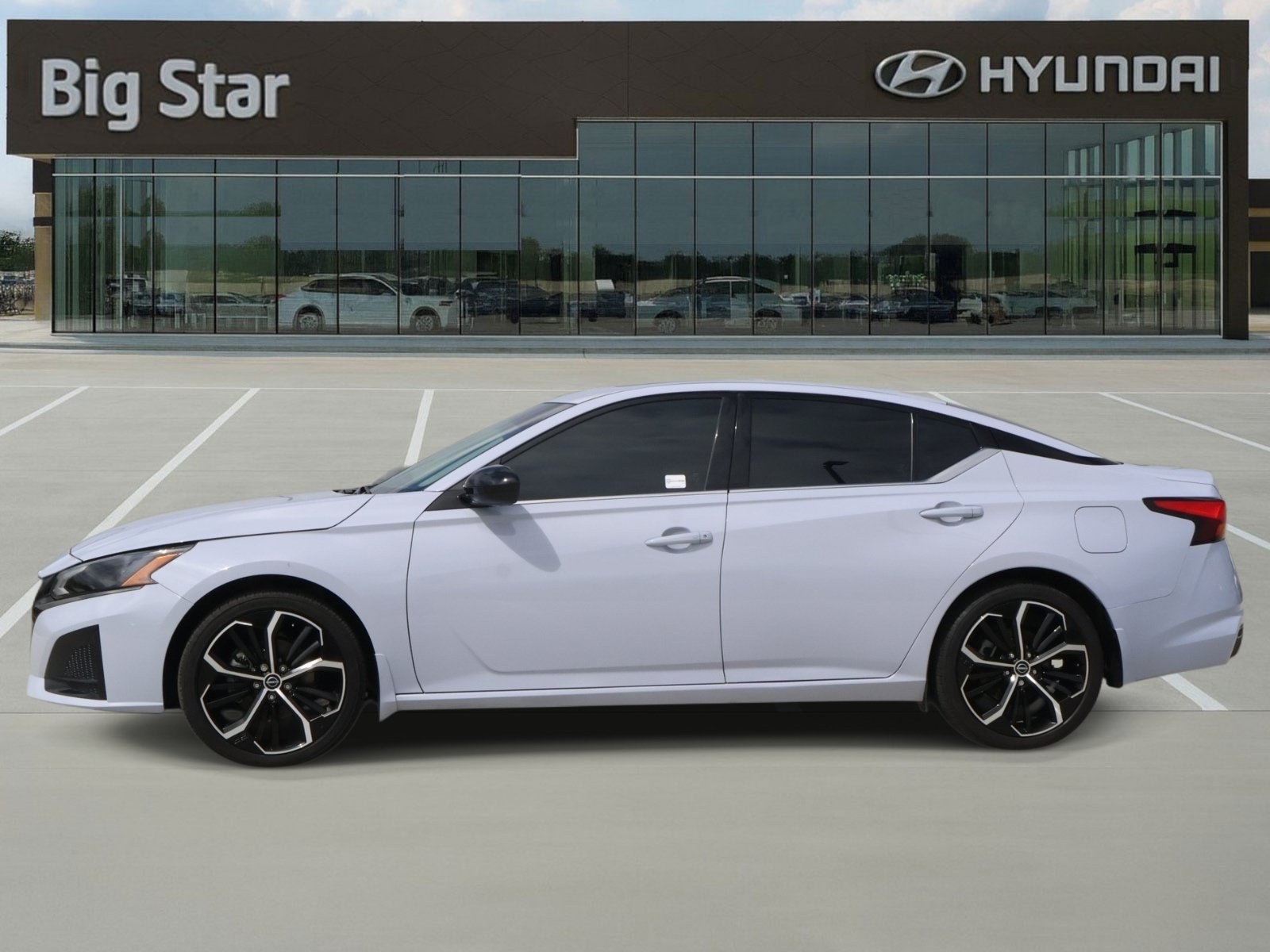 Used 2025 Nissan Altima 2.5 SR w/ SR Premium Package FWD image 2