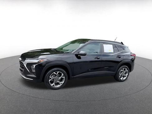 Used 2025 Chevrolet Trax LT w/ LT Convenience Package FWD image 14