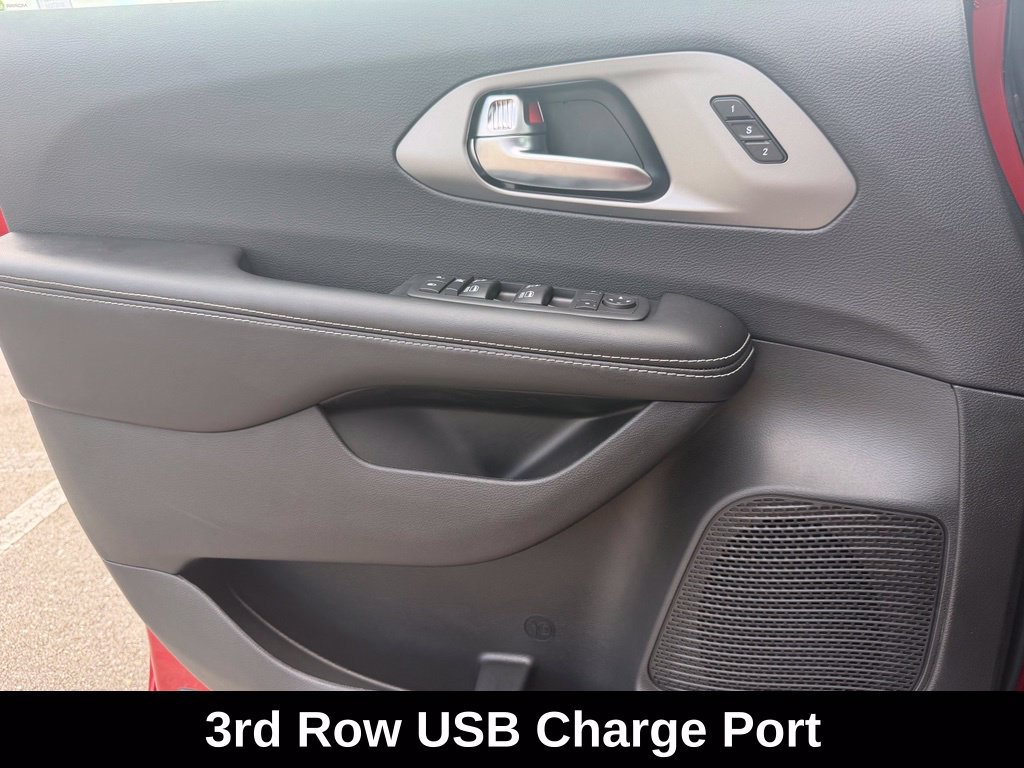 New 2027 Chrysler Pacifica Select w/ Family Tech Group FWD image 25