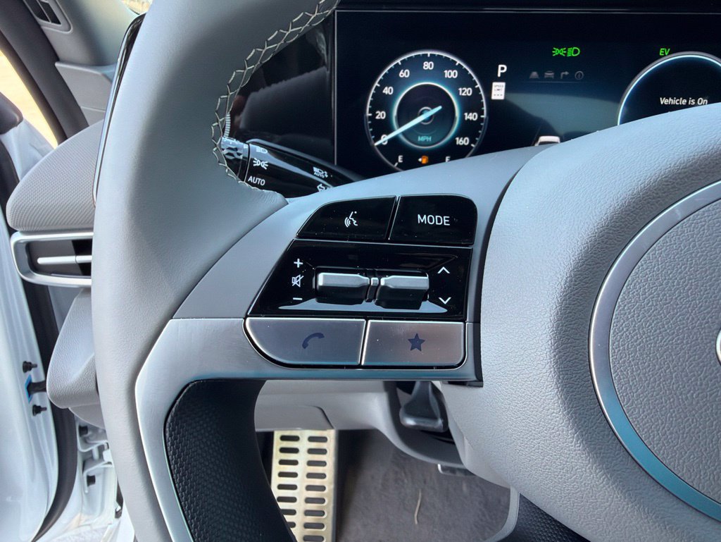 New 2025 Hyundai Elantra SEL FWD image 17
