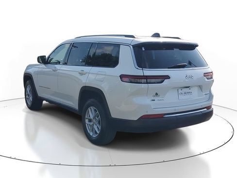 Used 2021 Jeep Grand Cherokee L Laredo w/ Luxury Tech Group I AWD/4WD image 3