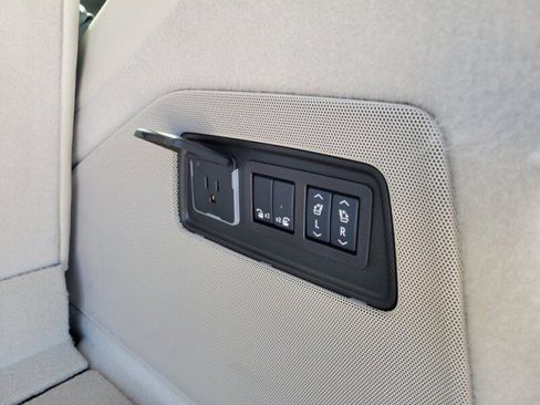 Used 2025 Cadillac Escalade Sport Platinum image 8