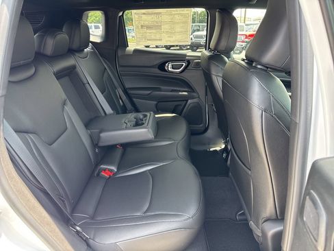 New 2025 Jeep Compass Limited w/ High Altitude Package AWD/4WD image 17