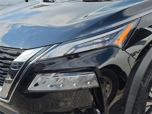 Used 2022 Nissan Rogue SV image 9